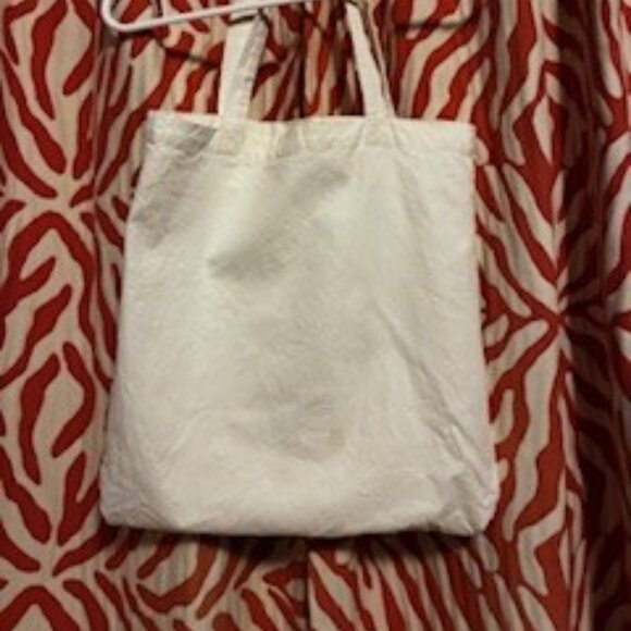 Canvas Tote with American Wolf, fundraiser for The Wildlife Landtrust, Cotton - Picture 3 of 4